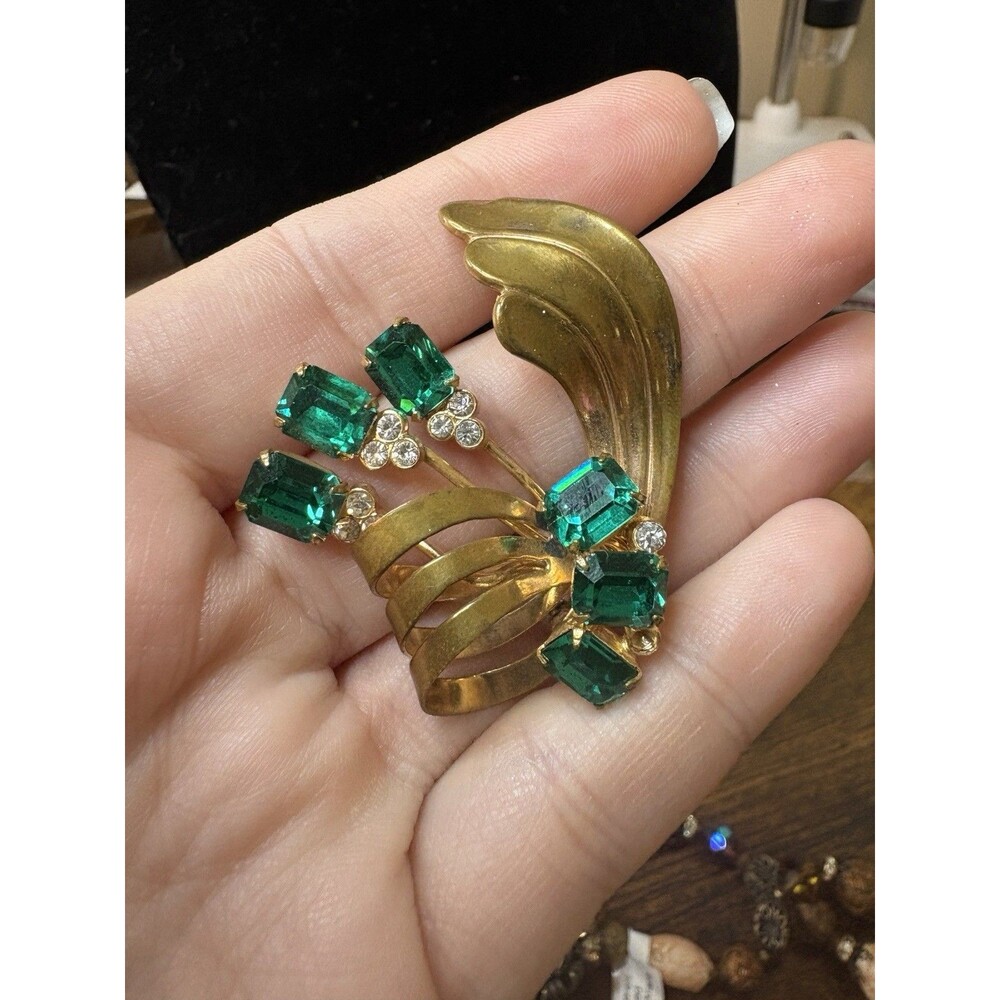 Vintage 1940s 50s Emerald Green Rhinestone Brooch Gold Tone Retro Spray